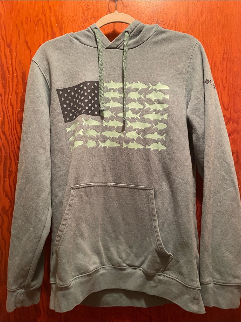 Columbia Men’s Green Hooded Sweatshirt with Fish Flag Graphic